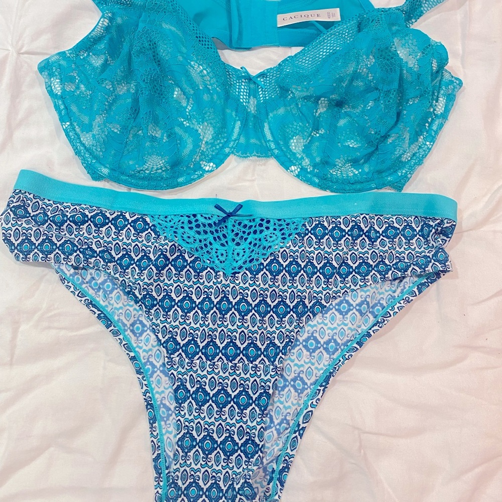 COPY - Underwire Cacique bra and panty  40DD